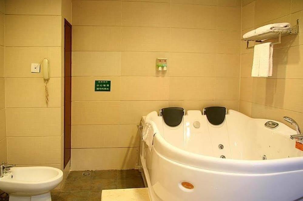 Guifu Holiday Hotel Yangshuo Exterior photo